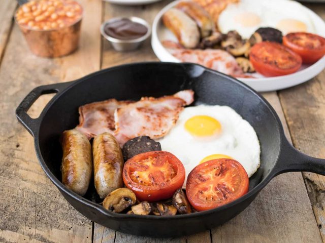 Capture Your Taste Buds: Exploring English Cuisine from Traditional Breakfasts to Innovative Dishes